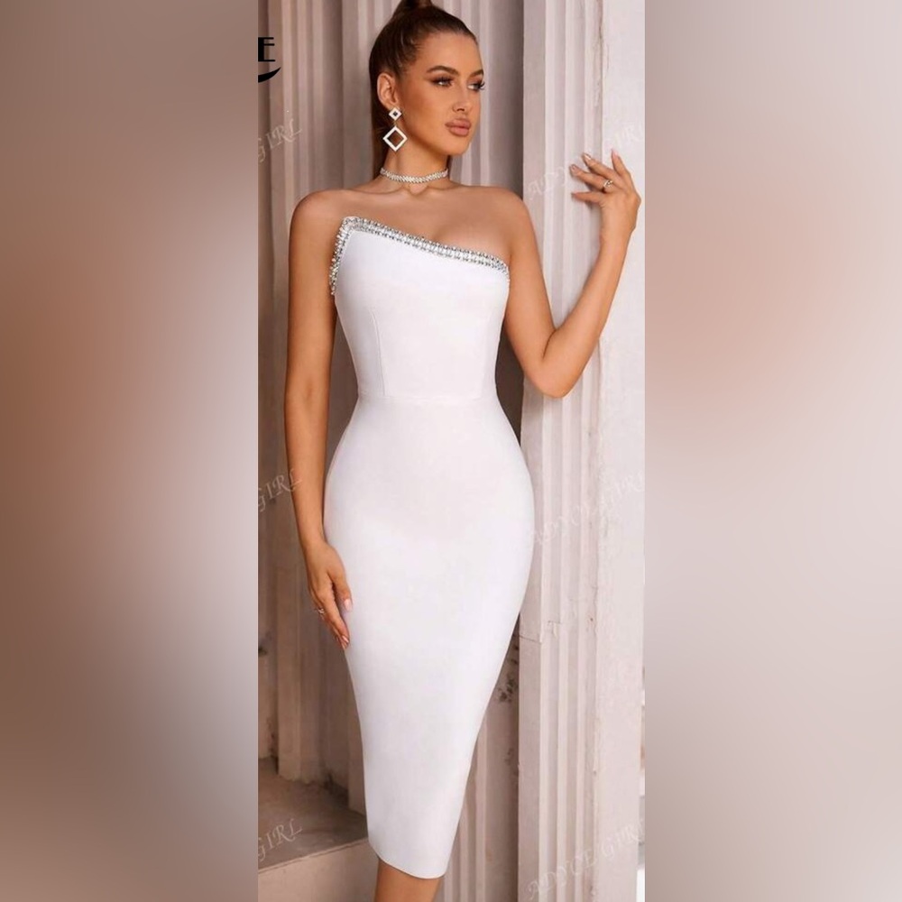 Elegant White Strapless Dress